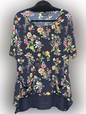 Never worn Nina Leonard women’s blouse, size XL, navy floral with 2 front pocket